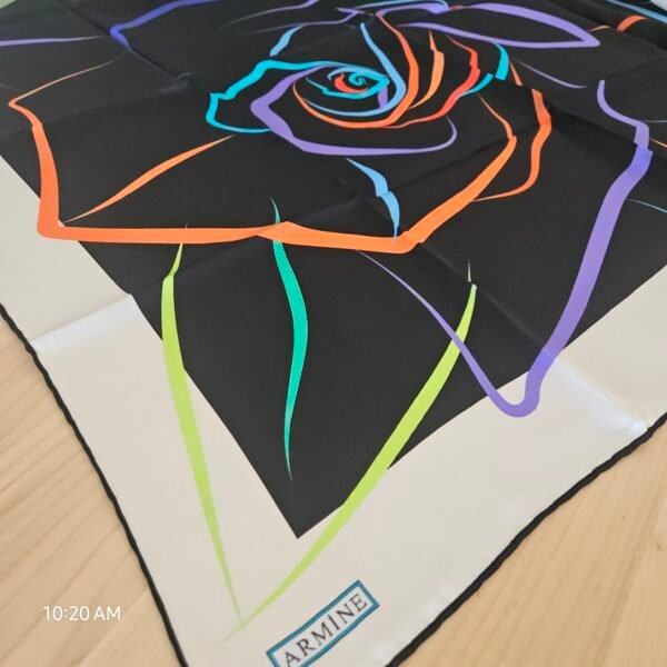 Armine Sura İpek Eşarp