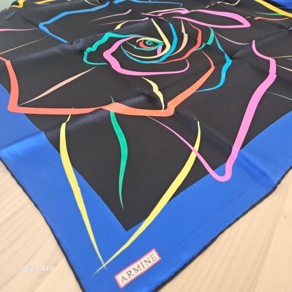 Armine Sura İpek Eşarp