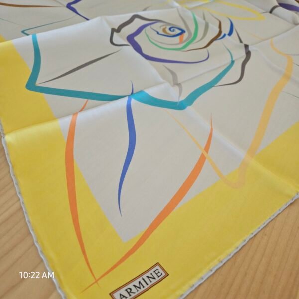 Armine Sura İpek Eşarp