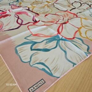 Armine Sura İpek Eşarp