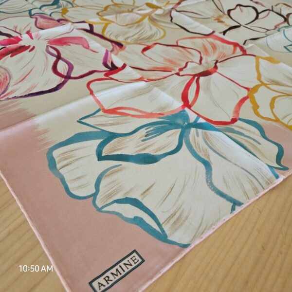 Armine Sura İpek Eşarp