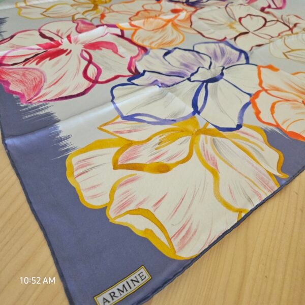 Armine Sura İpek Eşarp