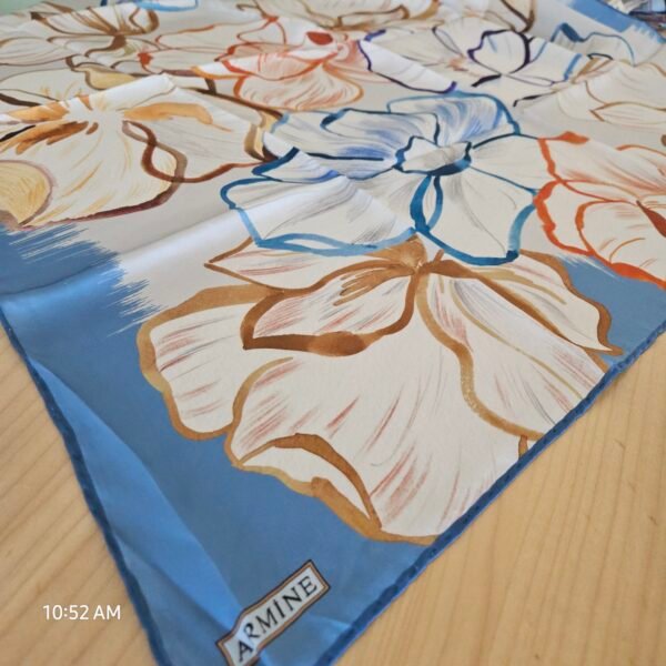 Armine Sura İpek Eşarp