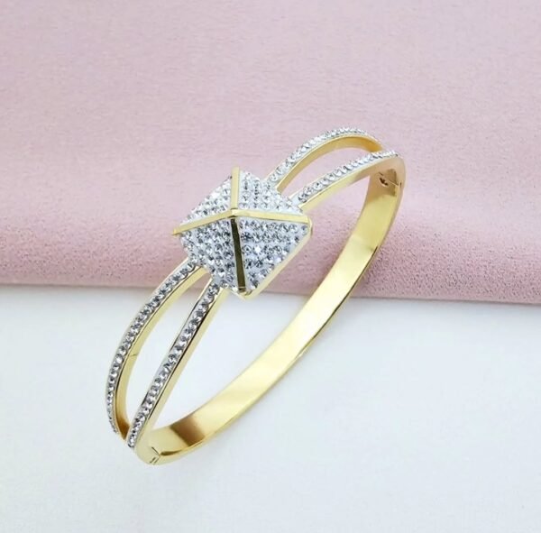 Kubbe Taşlı Çelik Kelepçe